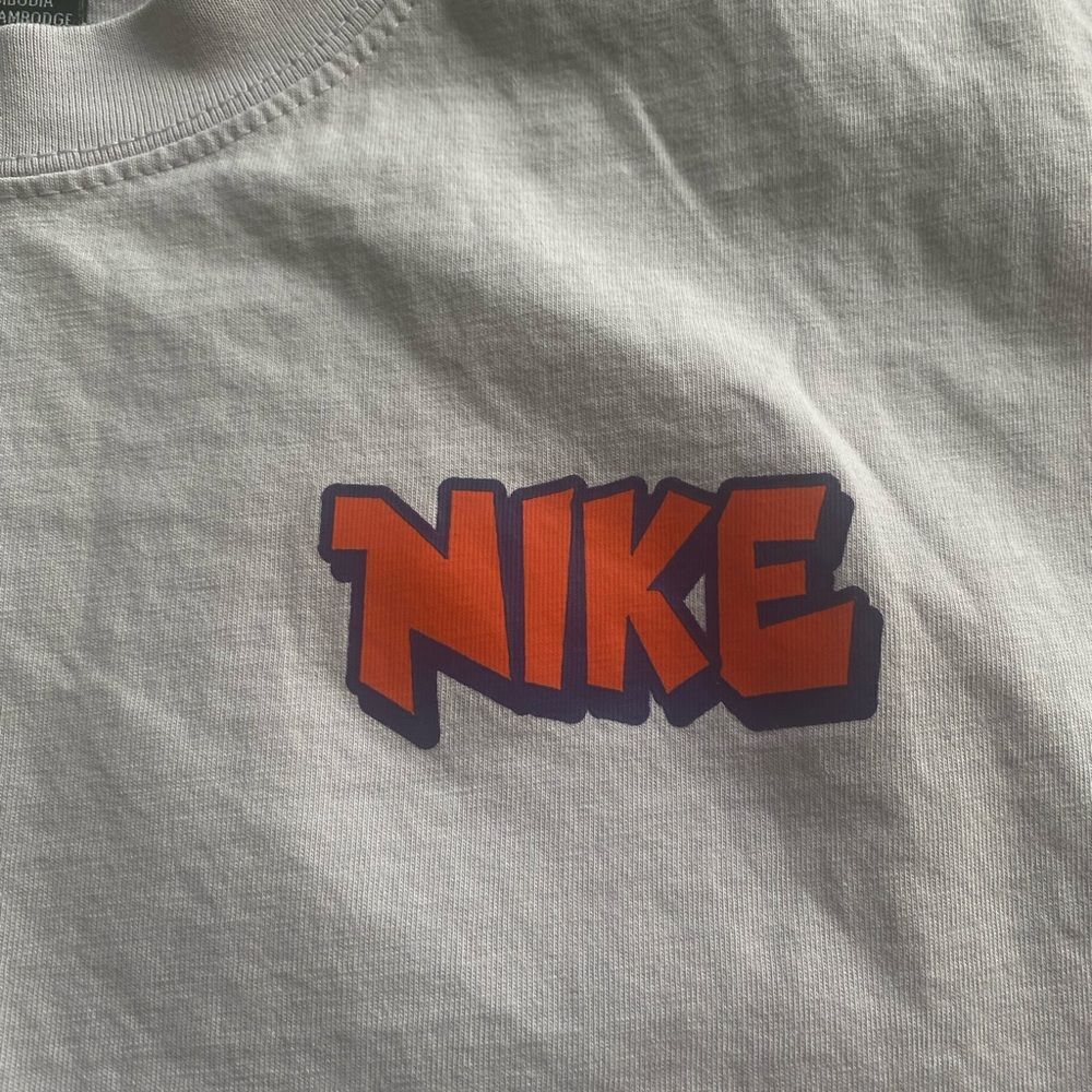 Nike City Exploration Purple Pepper Shirt - Picture 4 of 8
